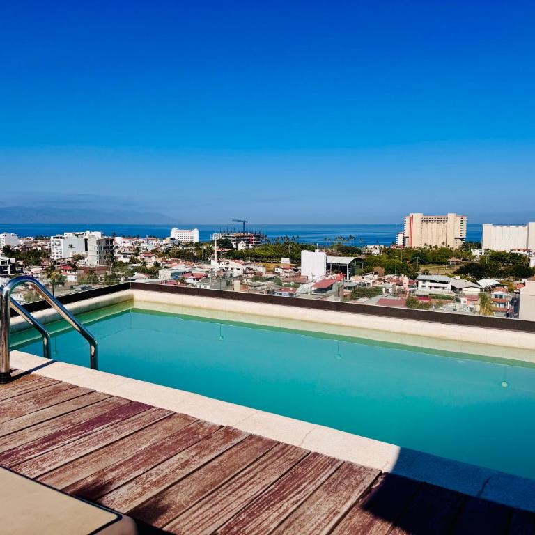 New Designer 2BR w Rooftop Pool, Gym, Stunning Views, 7 min Malecon & Beach - Two-Bedroom Superior Apartment - 10