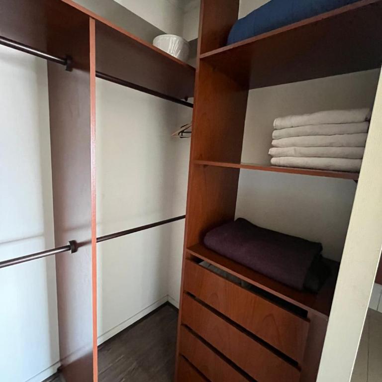 Espacioso y Moderno con vistas a la Ciudad más Parking - Two-Bedroom Apartment - 21