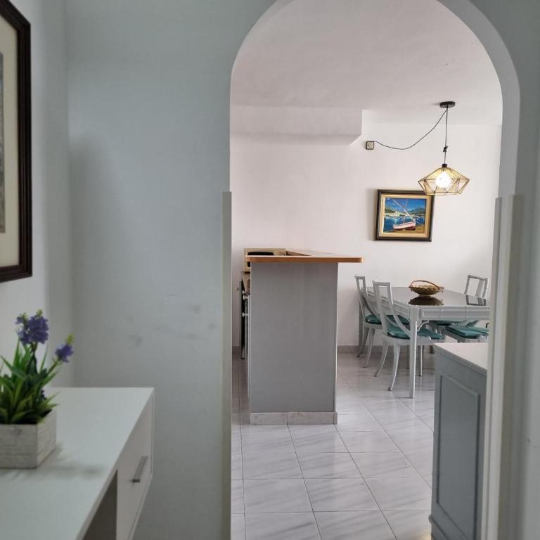 Apartamento acogedor con terraza, céntrico, cerca de la playa - HISP-236-64 - Apartment - 10