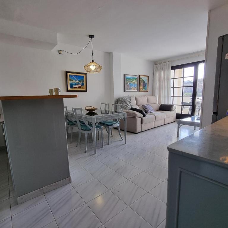 Apartamento acogedor con terraza, céntrico, cerca de la playa - HISP-236-64 - Apartment - 11