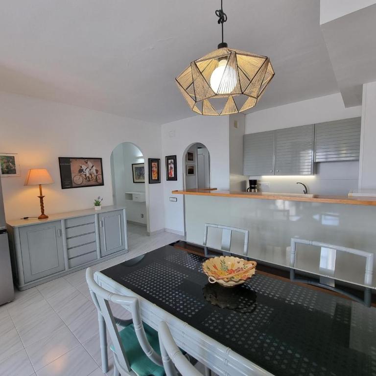Apartamento acogedor con terraza, céntrico, cerca de la playa - HISP-236-64 - Apartment - 16