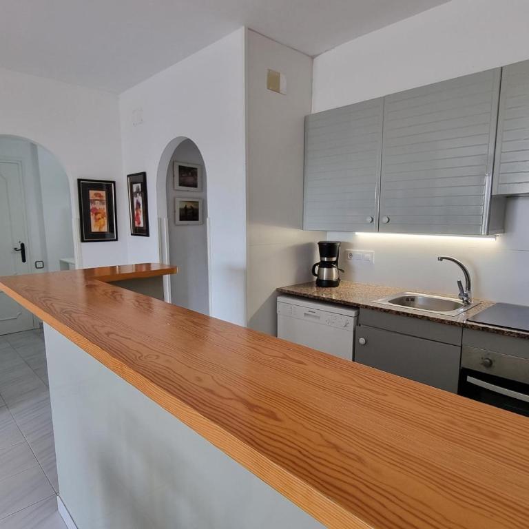 Apartamento acogedor con terraza, céntrico, cerca de la playa - HISP-236-64 - Apartment - 17