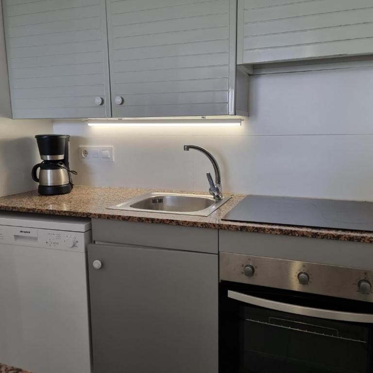 Apartamento acogedor con terraza, céntrico, cerca de la playa - HISP-236-64 - Apartment - 18