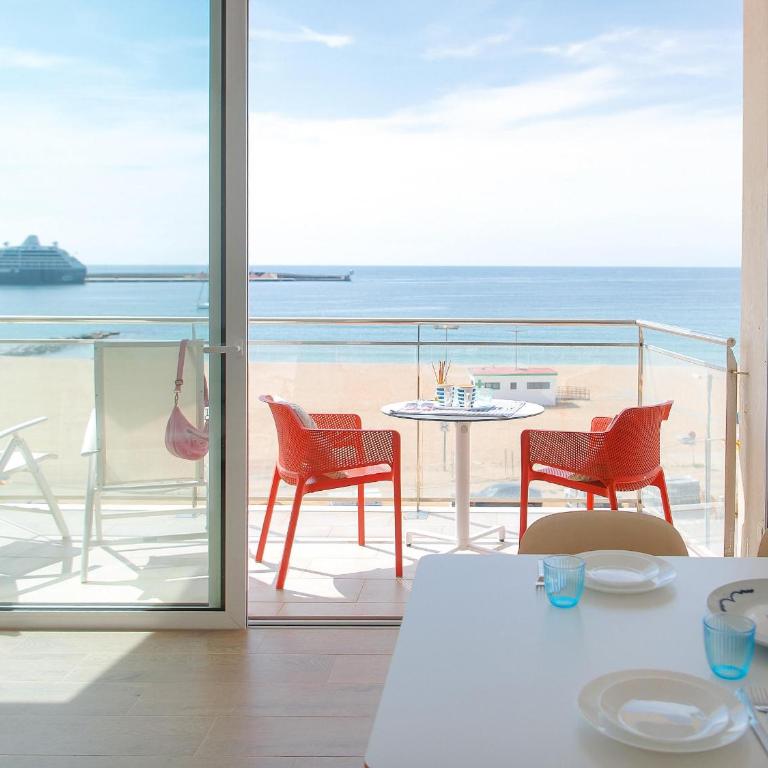 Piso Elena – Primera Línea con vistas espectaculares – 4/5 personas - ES-360-8 - Apartamento - 1