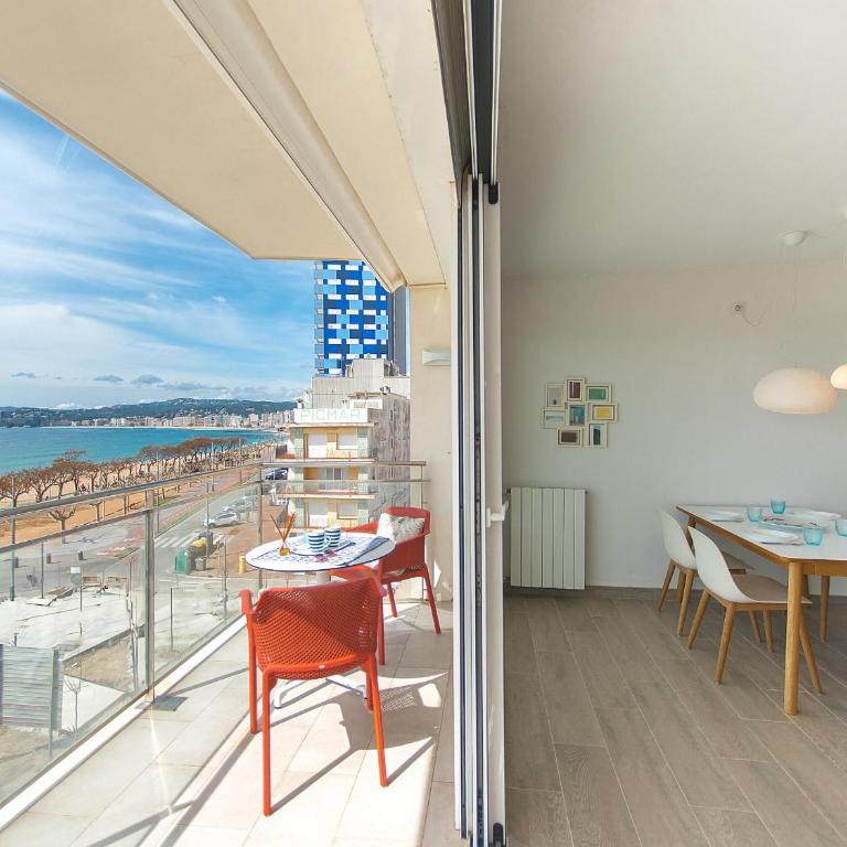 Piso Elena – Primera Línea con vistas espectaculares – 4/5 personas - ES-360-8 - Apartamento - 2