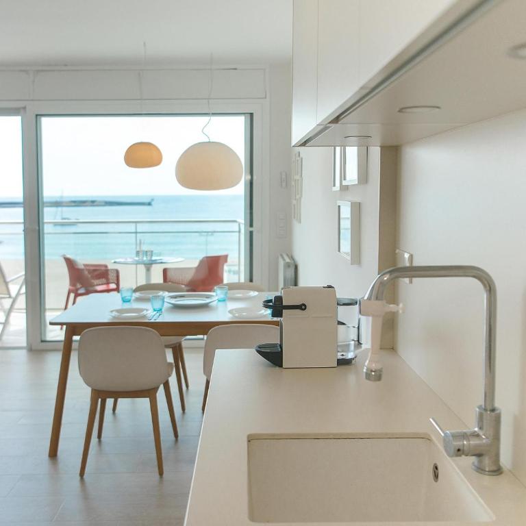 Piso Elena – Primera Línea con vistas espectaculares – 4/5 personas - ES-360-8 - Apartamento - 3