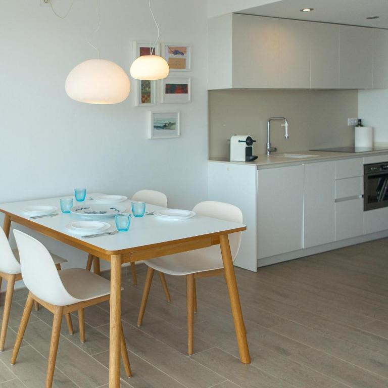 Piso Elena – Primera Línea con vistas espectaculares – 4/5 personas - ES-360-8 - Apartamento - 4