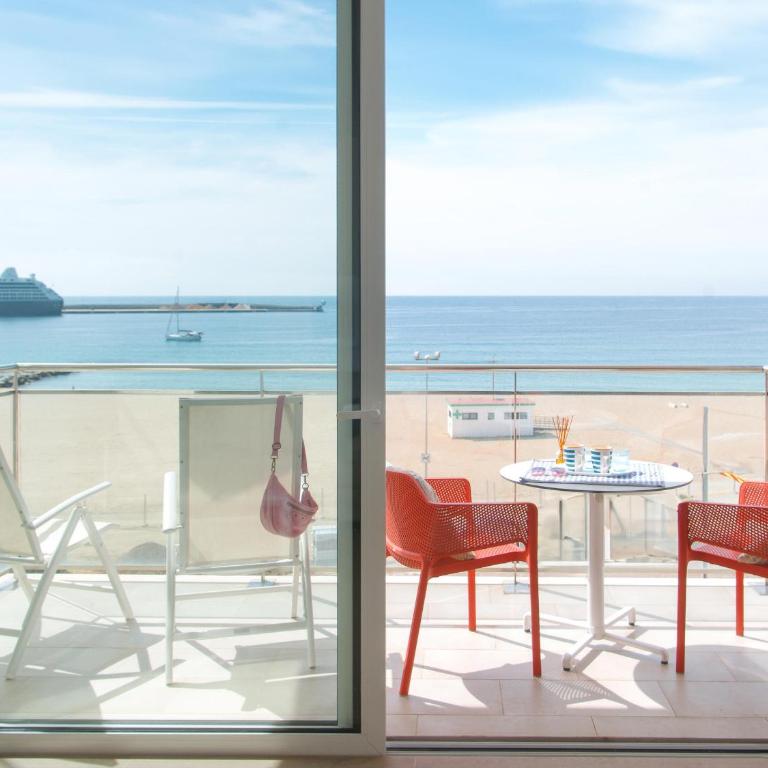 Piso Elena – Primera Línea con vistas espectaculares – 4/5 personas - ES-360-8 - Apartamento - 6
