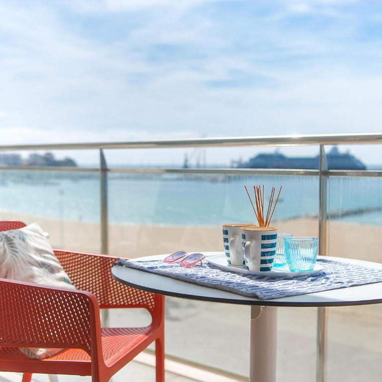 Piso Elena – Primera Línea con vistas espectaculares – 4/5 personas - ES-360-8 - Apartamento - 7