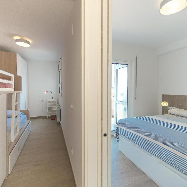 Piso Elena – Primera Línea con vistas espectaculares – 4/5 personas - ES-360-8 - Apartamento - 20