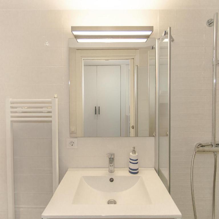 Piso Elena – Primera Línea con vistas espectaculares – 4/5 personas - ES-360-8 - Apartamento - 26