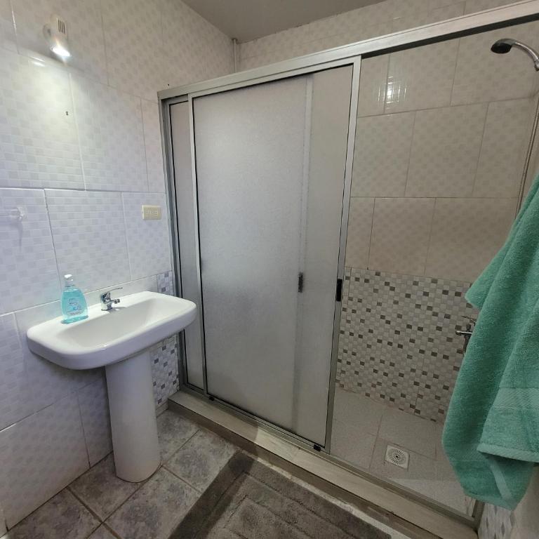 Hostal La Casa del Jardín - Triple Room with Private Bathroom - 4