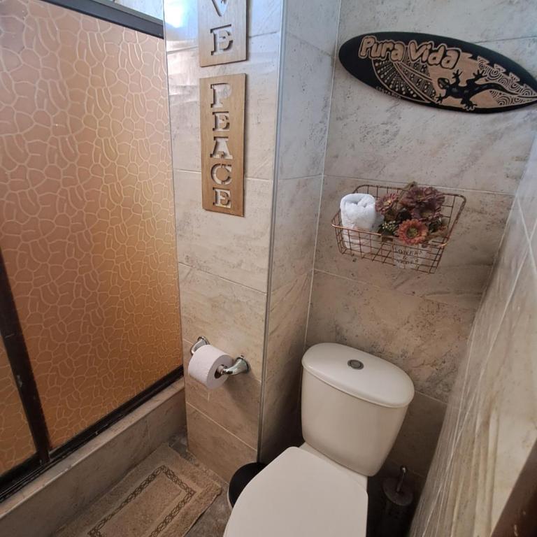 Habitación Execelente Ubicacion Frente al c comercial Unico - Habitación Doble con baño privado - 10