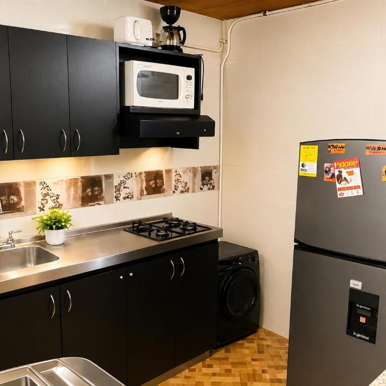 Apartamento económico cerca al centro 402 6 personas - Three-Bedroom Apartment - 4