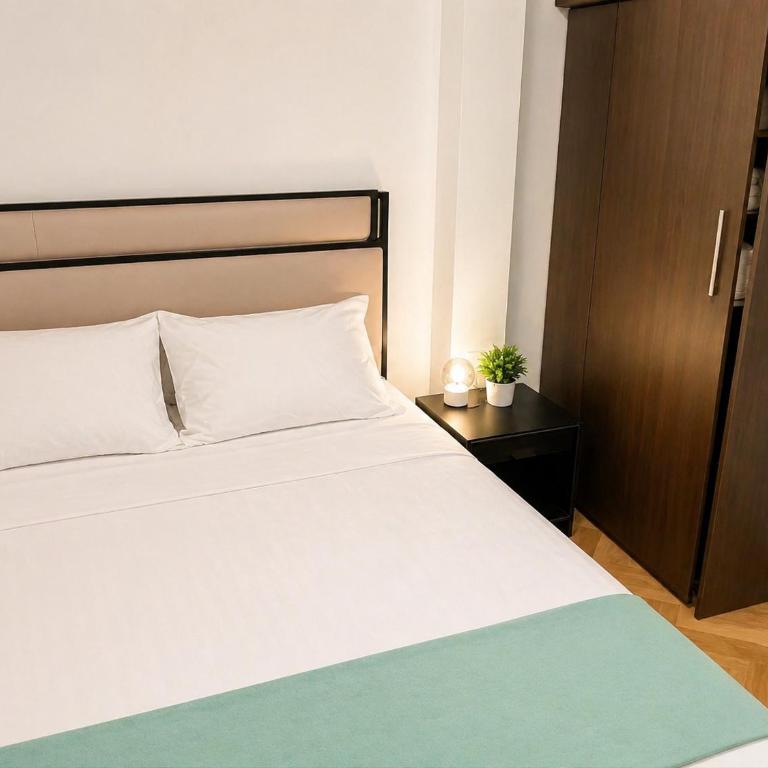 Apartamento económico cerca al centro 402 6 personas - Three-Bedroom Apartment - 2