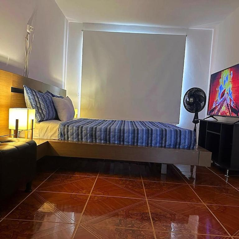 Modern, large, cozy room close to the airport - One-Bedroom Apartment - 1