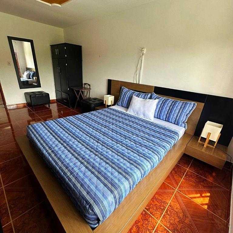 Modern, large, cozy room close to the airport - One-Bedroom Apartment - 2
