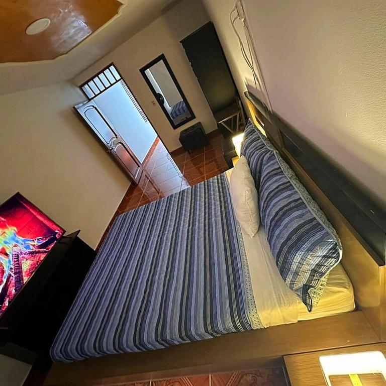 Modern, large, cozy room close to the airport - One-Bedroom Apartment - 4