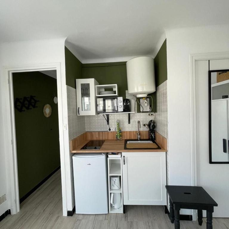 Cozy studio avec balcon 300 m de la mer - Apartamento de 1 dormitorio - 4