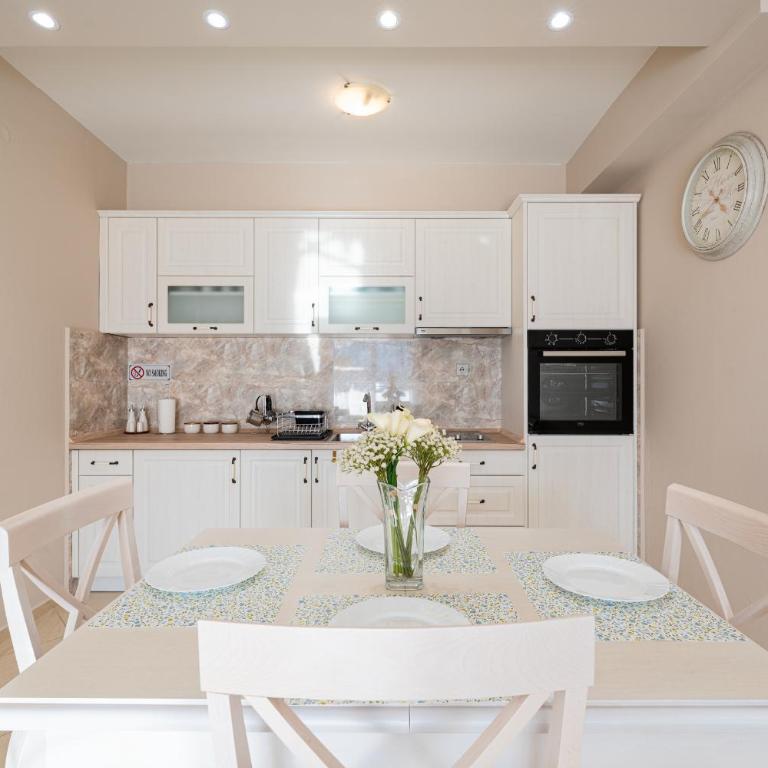 Radonjić Apartments - One-Bedroom Apartment with Balcony and Sea View - 11