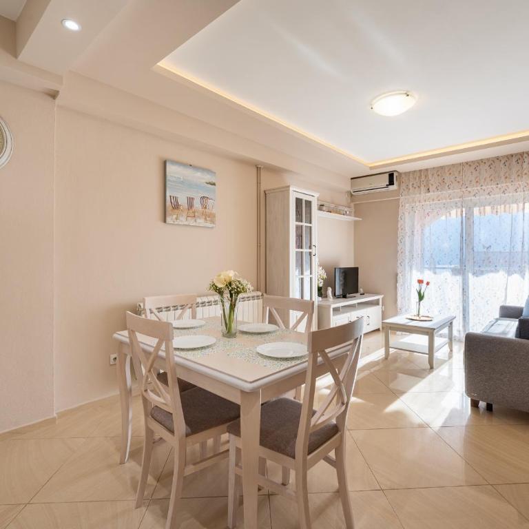 Radonjić Apartments - One-Bedroom Apartment with Balcony and Sea View - 12