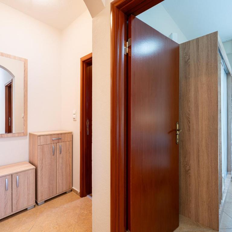 Radonjić Apartments - One-Bedroom Apartment with Sea View and Balcony - 15