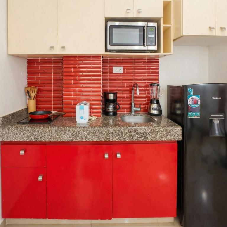 Tranquil Romantic & Family Suites, Patio Pool, 7 Min Walk to Beach, Full Kitchen, Fast WiFi, AC - Apartamento Deluxe de 1 dormitorio - 3