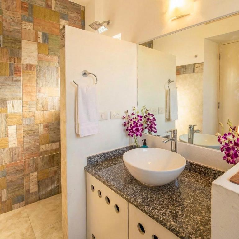 Tranquil Romantic & Family Suites, Patio Pool, 7 Min Walk to Beach, Full Kitchen, Fast WiFi, AC - Apartamento Deluxe de 1 dormitorio - 5