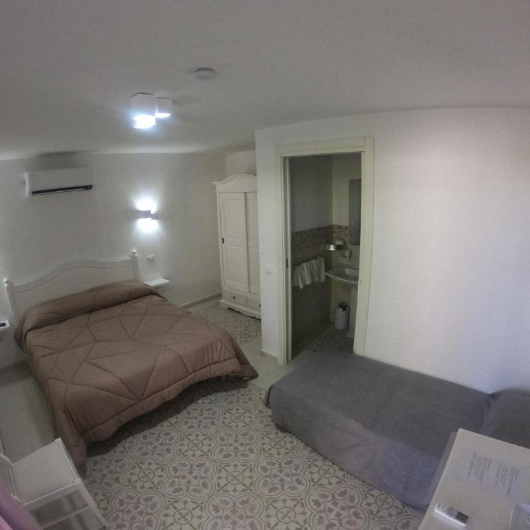 B&B Pepe Rosa Tropea - Basic Triple Room - 8