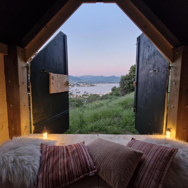 AJACCIO, Dormir sous les étoiles, cabanon à toit ouvrant, vue mer et montagne - Tente - 1