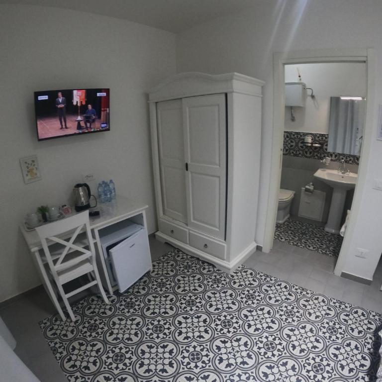 B&B Pepe Rosa Tropea - Quadruple Room with Private Bathroom - 5