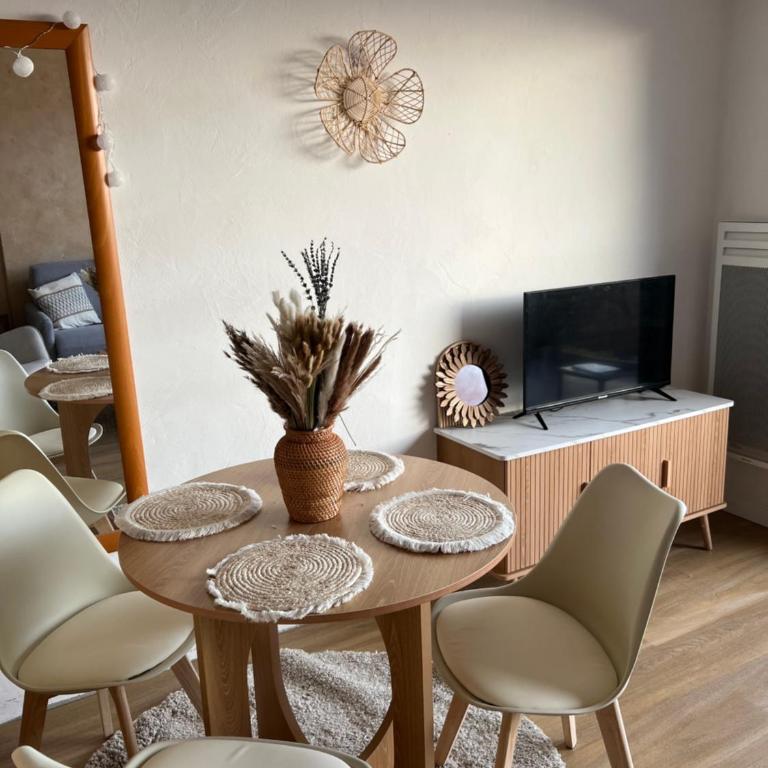 A 8mn de Monaco luxueux 3 personnes, terrasse, vue panoramique mer, PISCINE - Apartment mit 1 Schlafzimmer - 9