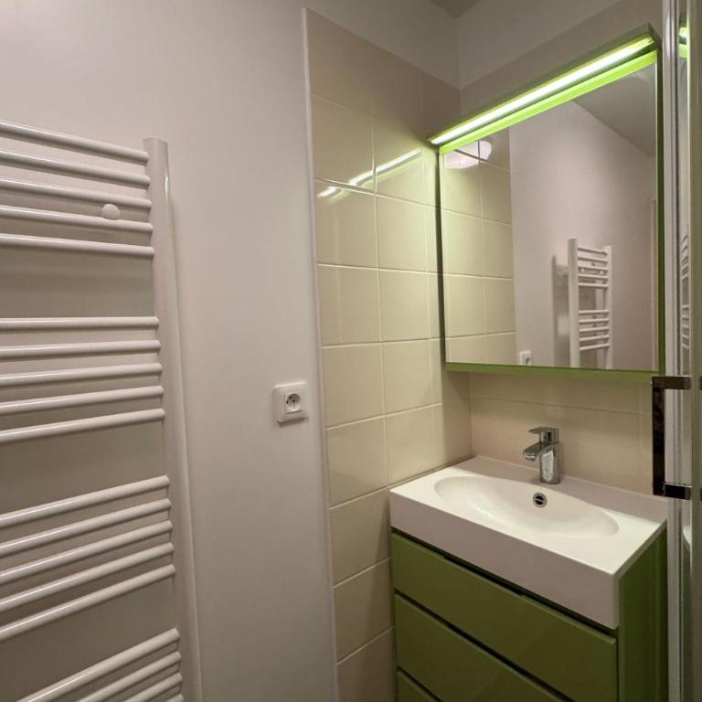 Renovated and Bright Apartment - Direct Sea Access - Apartamento - 11