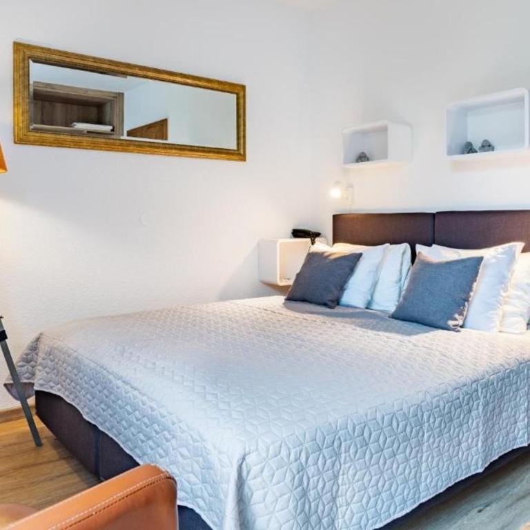 Ski-n-Lake City Apartments - Doppelzimmer mit Seeblick - 6
