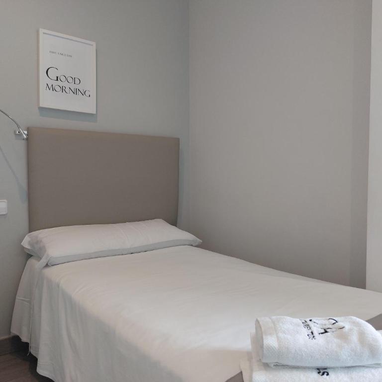 Apartamentos Ordesa Ainsa - Three-Bedroom Apartment - 16