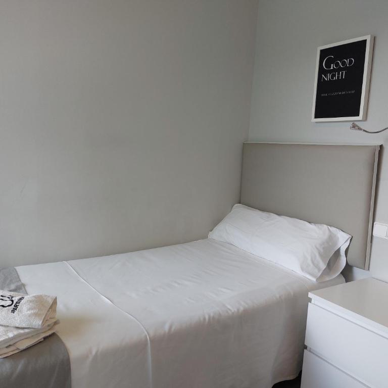 Apartamentos Ordesa Ainsa - Three-Bedroom Apartment - 14