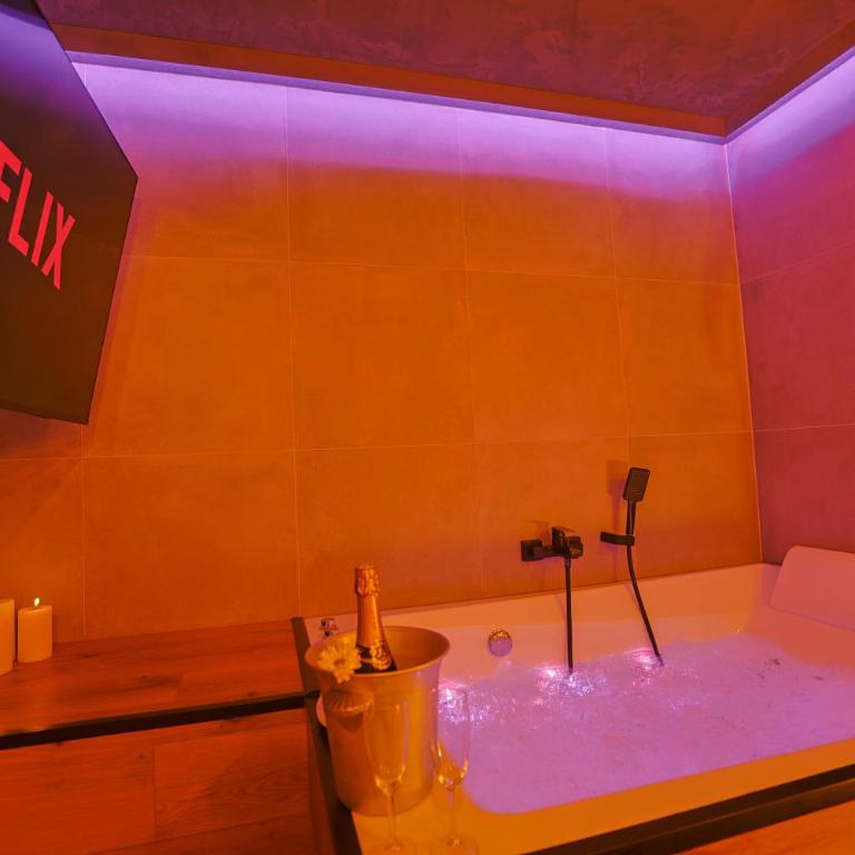 Ecrin des Alpes, Jacuzzi, Netflix, Ambiance chalet - Appartement 1 Chambre - 9