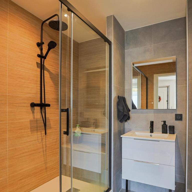 Ecrin des Alpes, Jacuzzi, Netflix, Ambiance chalet - Appartement 1 Chambre - 18