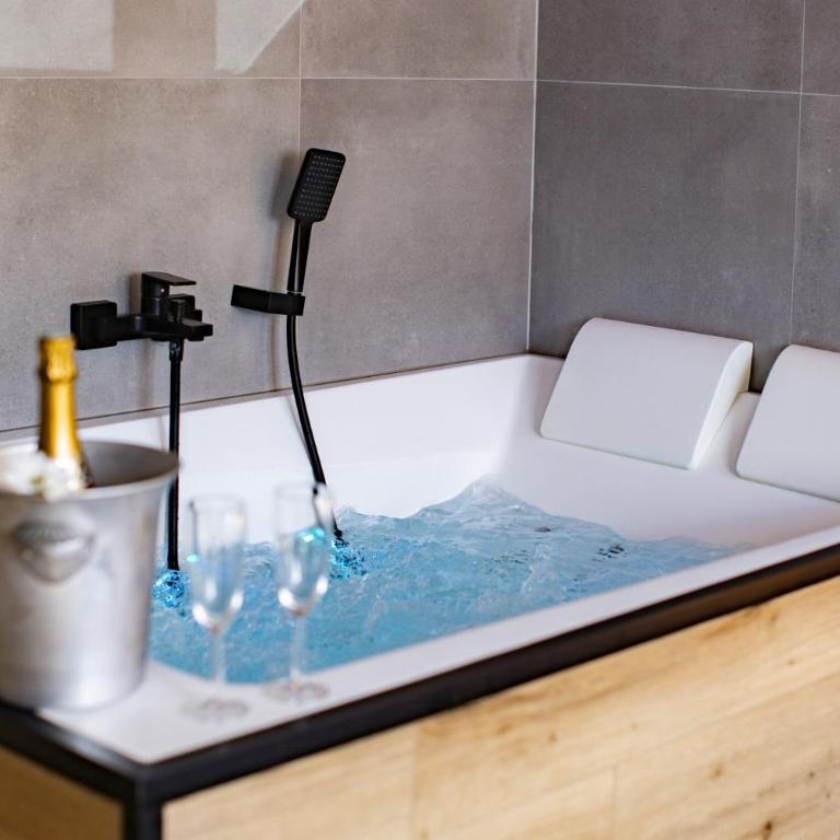 Ecrin des Alpes, Jacuzzi, Netflix, Ambiance chalet - Appartement 1 Chambre - 8