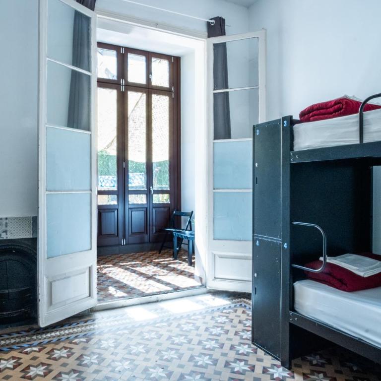 360 Hostel Borne - Bed in 4-Bed Female Dormitory Room - 1
