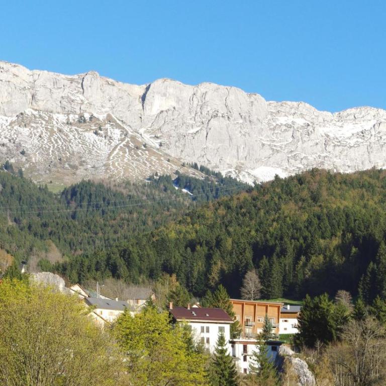 La Croix Du Sud - Two-Bedroom Deluxe Apartment with Garden View - 21