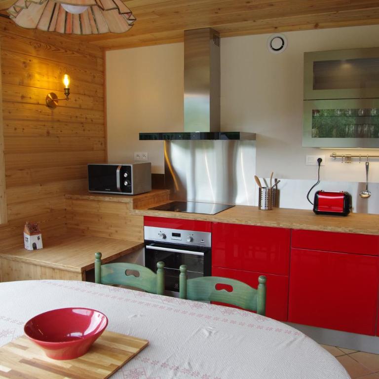 La Croix Du Sud - Two-Bedroom Deluxe Apartment with Garden View - 4