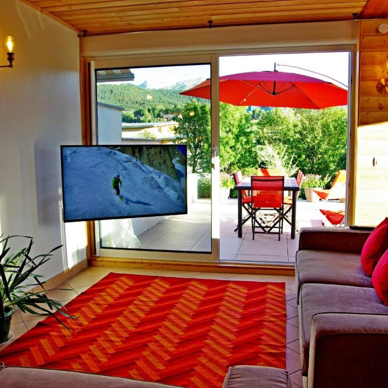 La Croix Du Sud - Two-Bedroom Deluxe Apartment with Garden View - 3