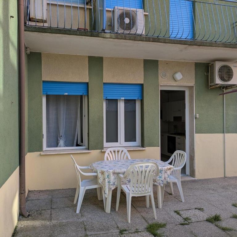 Caorle ground floor property near the sea - Appartamento - 24