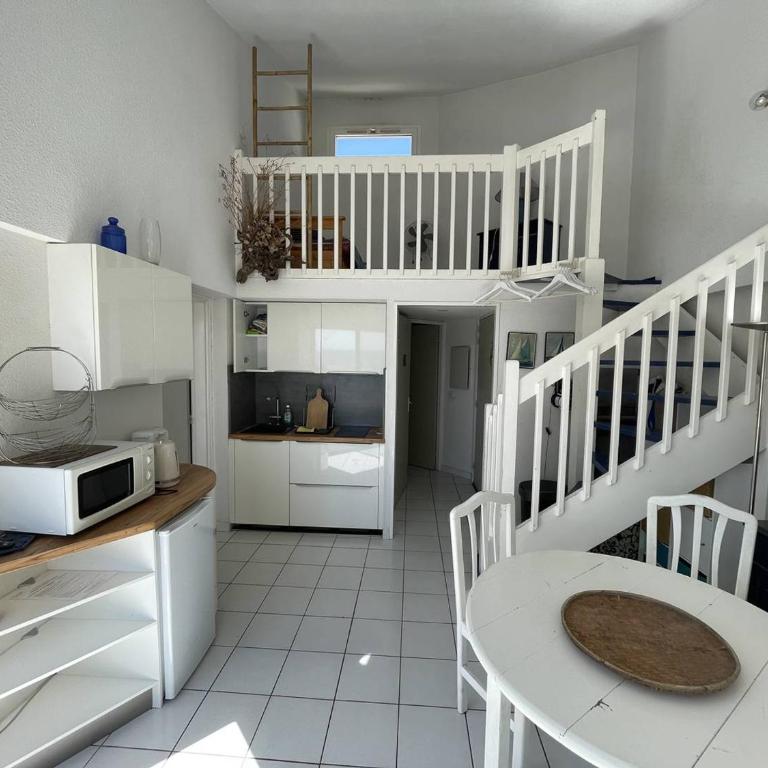 T3 Mezzanine, 6 pers, Piscine, Plage, Parking, Animaux OK - FR-1-106-67 - Apartment - 3