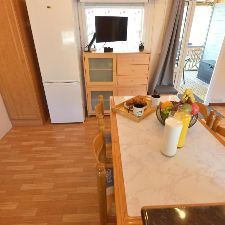 La Tribu Clim, Starlink & Proche Plages C' LA VIEconciergerie - Three-Bedroom Vacation Home - 12
