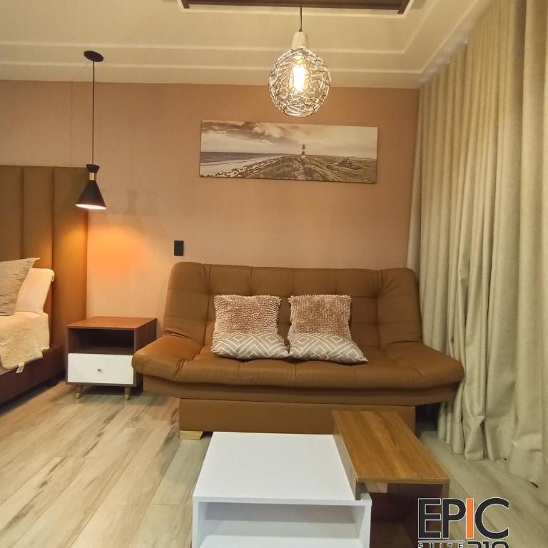 Epic Suite 210 Deluxe Airport - King Studio with Sofa Bed - 8