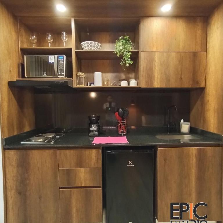 Epic Suite 210 Deluxe Airport - King Studio with Sofa Bed - 30