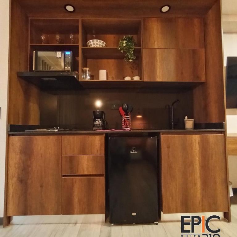 Epic Suite 210 Deluxe Airport - King Studio with Sofa Bed - 32