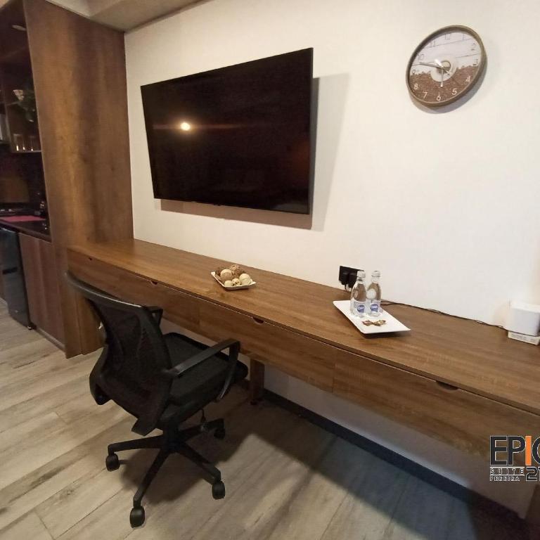 Epic Suite 210 Deluxe Airport - King Studio with Sofa Bed - 34